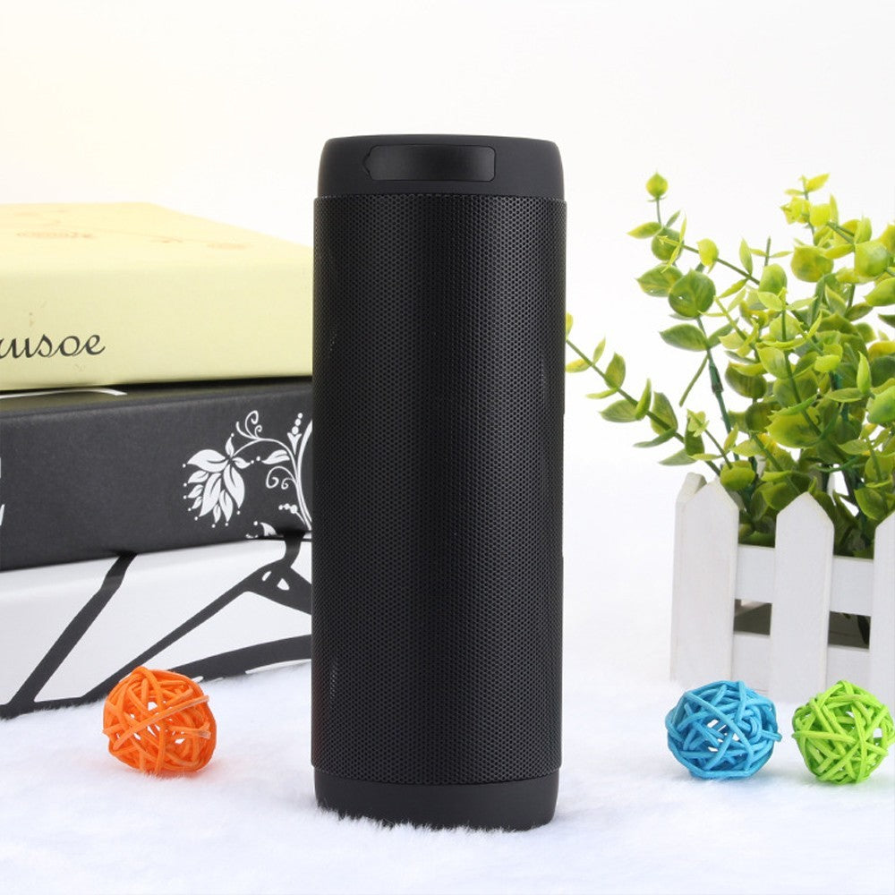 Waterproof Bluetooth Speaker - Outdoor Wireless Subwoofer, Portable Plug-in Card Speaker, 10m Working Range, 1800mAh Battery, 10-Hour Play Time - Farefe