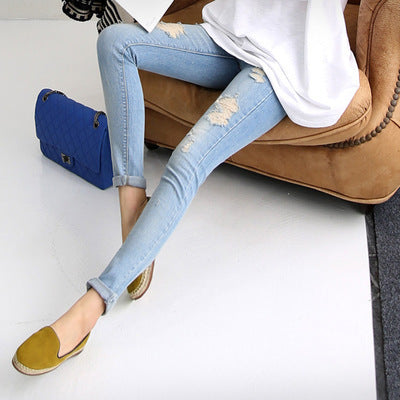 Stylish Skinny Fit Jeans For Pregnant Women: Comfort and Fashion Combined!