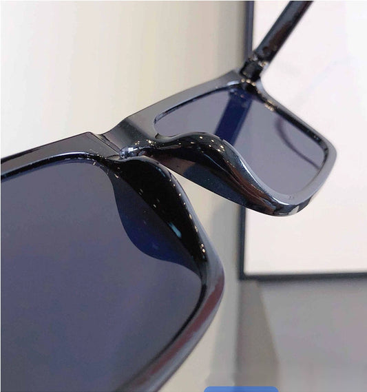 Experience the Ultimate Style with These Trendy High-End UV Protection Sunglasses!