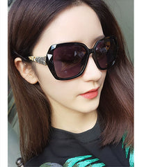 Elevate Your Style with Trendy Polarized Sunglasses - Perfect for Round Faces!