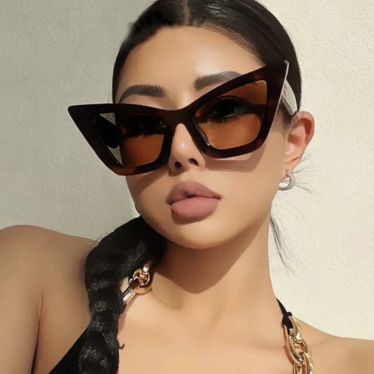 Get the Hottest Look with Large Rim Cat Eye Sunglasses for a Sexy Street Style - 2023 Trendy Design for Round Face Slimming Effect!