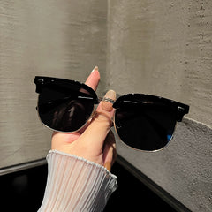 Experience Timeless Elegance with Vintage Black Sunglasses for Men and Women