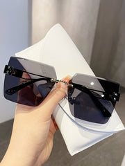 Fashion Square Frame Sunglasses for Women - Stylish Sun Protection Eyewear for Driving and Seaside Photographs
