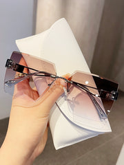 Fashion Square Frame Sunglasses for Women - Stylish Sun Protection Eyewear for Driving and Seaside Photographs