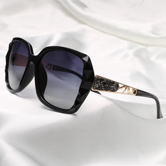 Elevate Your Style with Trendy Polarized Sunglasses - Perfect for Round Faces!