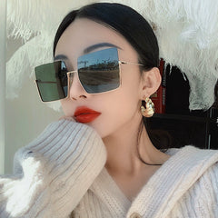 Stylish Large Rim Sunglasses for Women: Elevate Your Look with Vintage Charm and Slimming Design